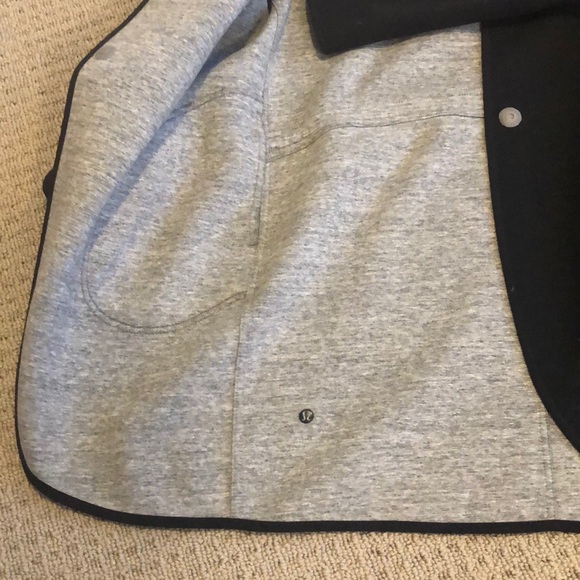 Reversible lululemon jacket in m/l - Picture 4 of 4